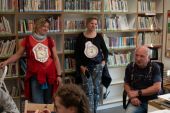 Noc s Andersenem a bojovka Ostrov pro šest tisíc budíků
