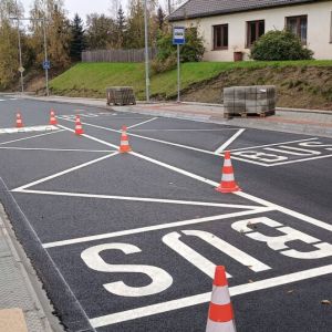 Silnice III/2904 Oldřichov v Hájích – Mníšek, humanizace průtahu vč. chodníků