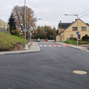 Silnice III/2904 Oldřichov v Hájích – Mníšek, humanizace průtahu vč. chodníků
