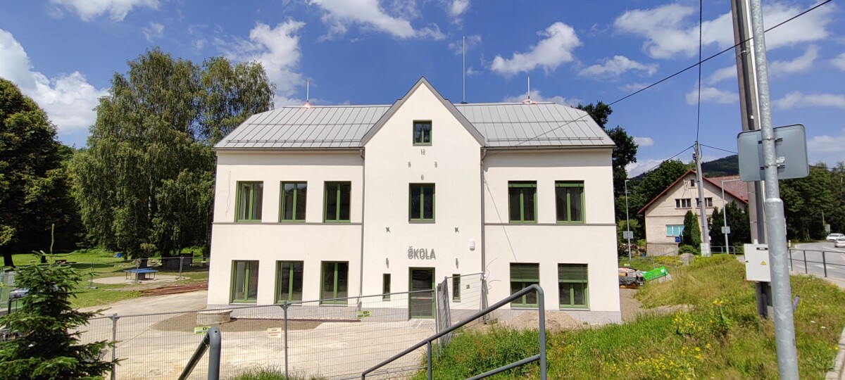 Přestavba budovy obecního úřadu na základní školu